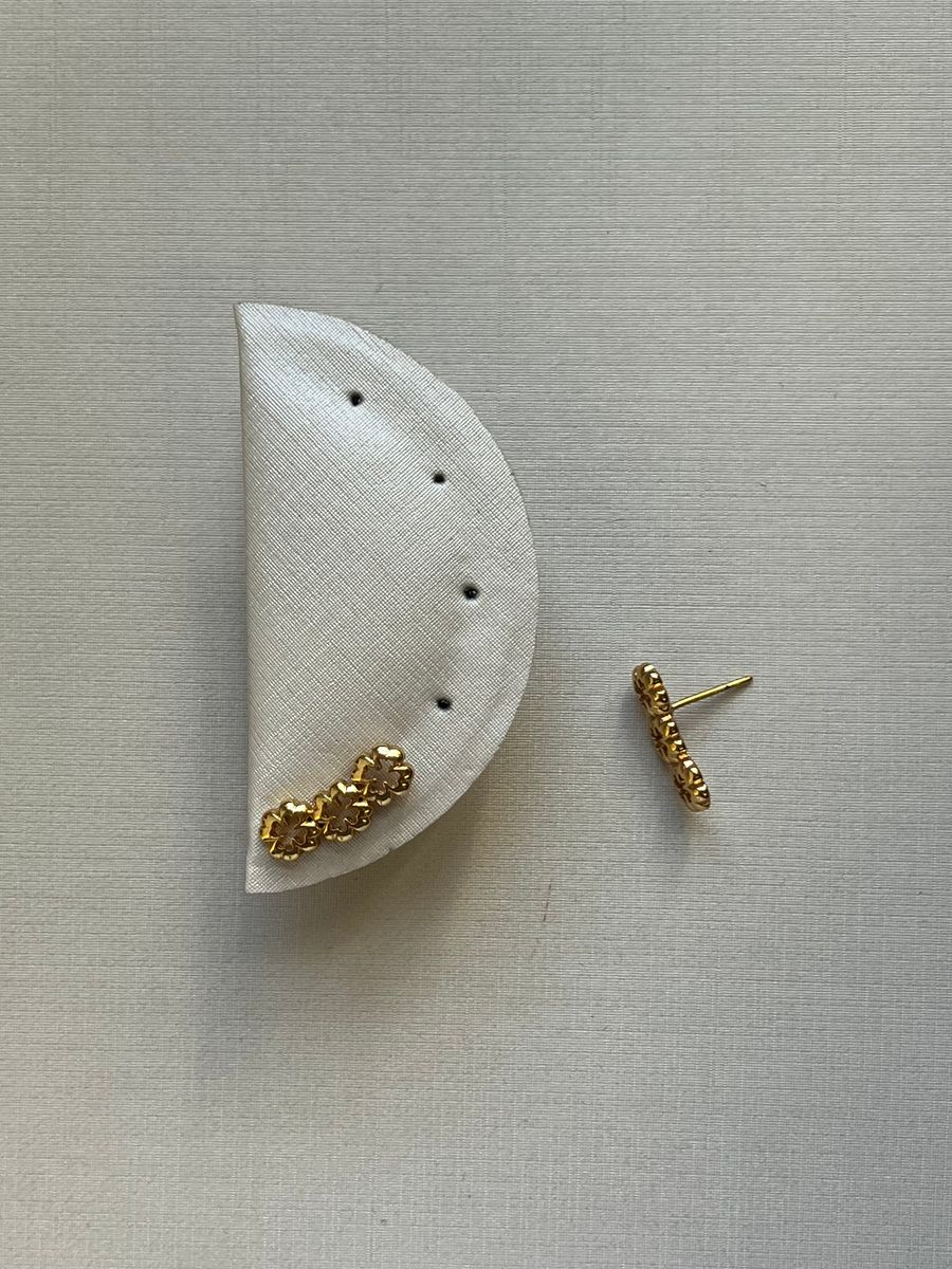 Earcuff Trio de Trevos Ouro 18k