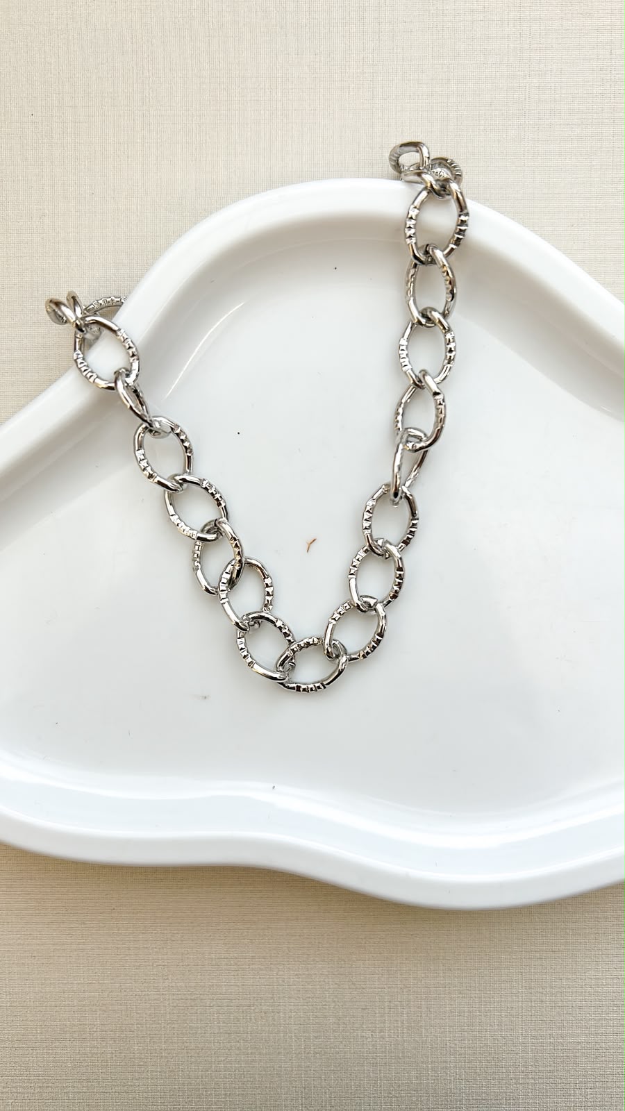 Choker Elos Grandes Riscadinhos Ródio Branco