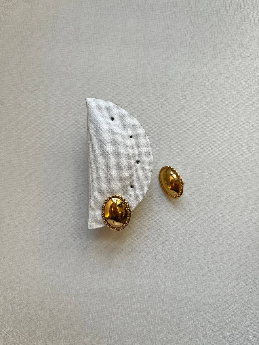 Oval Contorno de Bolinhas Ouro 18 k