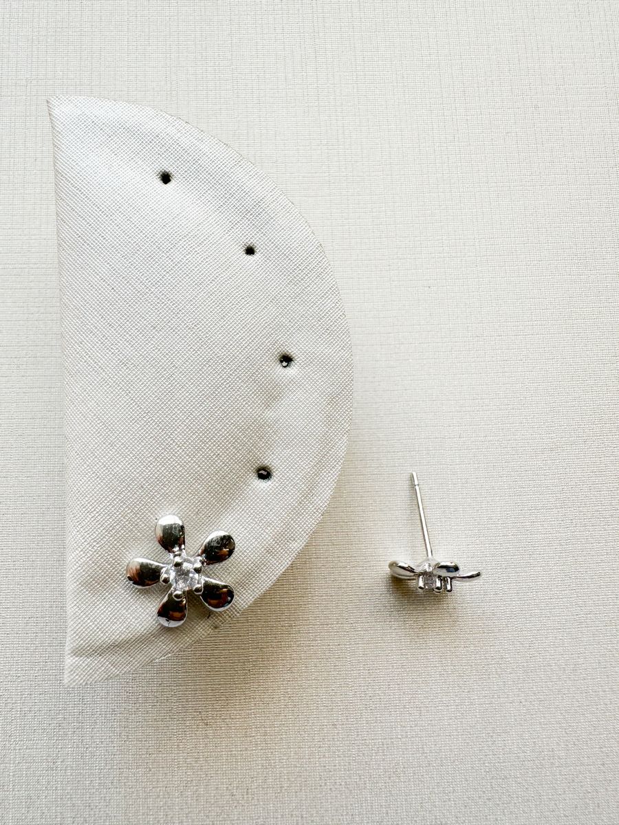 Flor Zirconia Central Ródio Branco