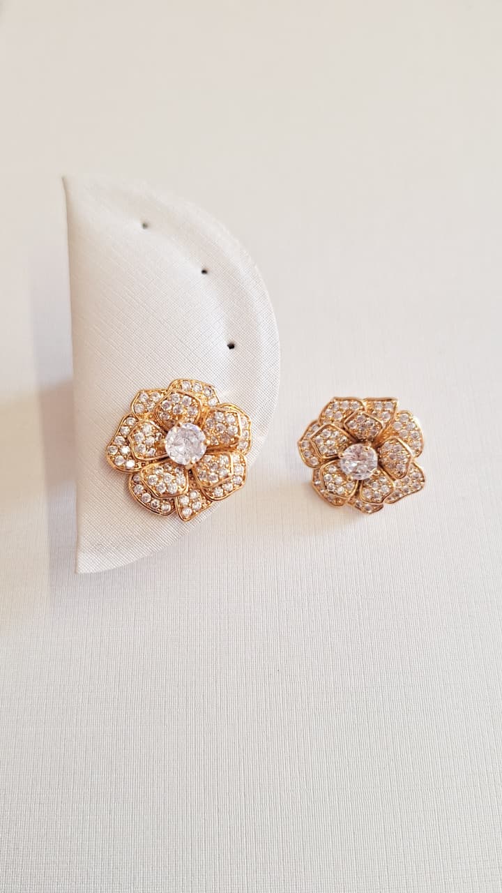 Luxo Flor Amarilis Zicônia Central Banho Ouro 18k