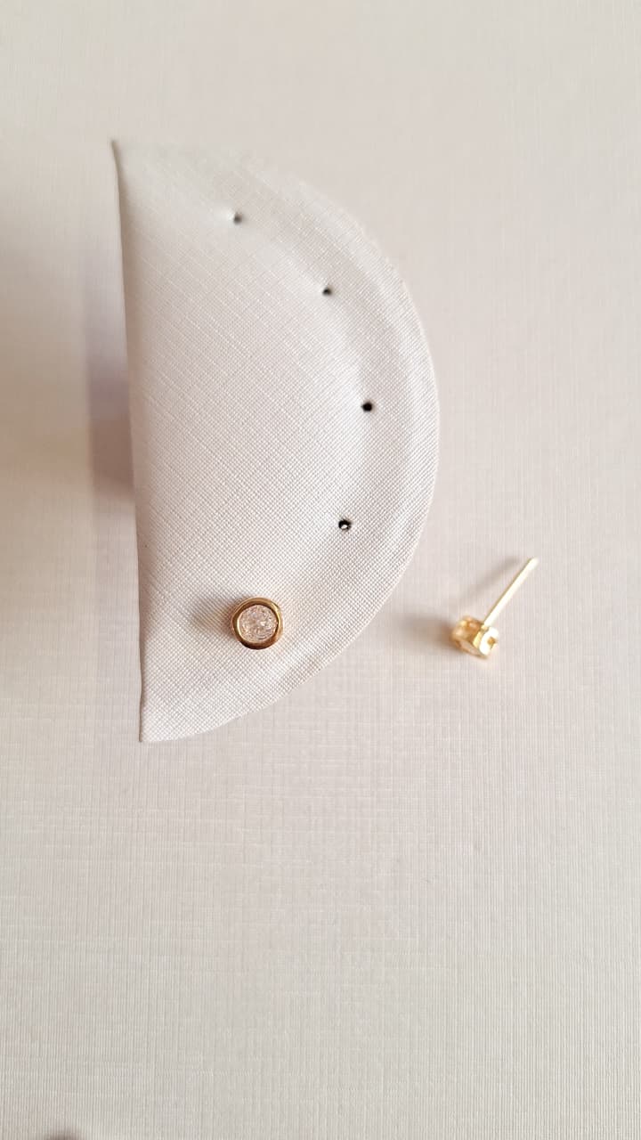 Ponto com Moldura de Zirconia P Ouro 18 k