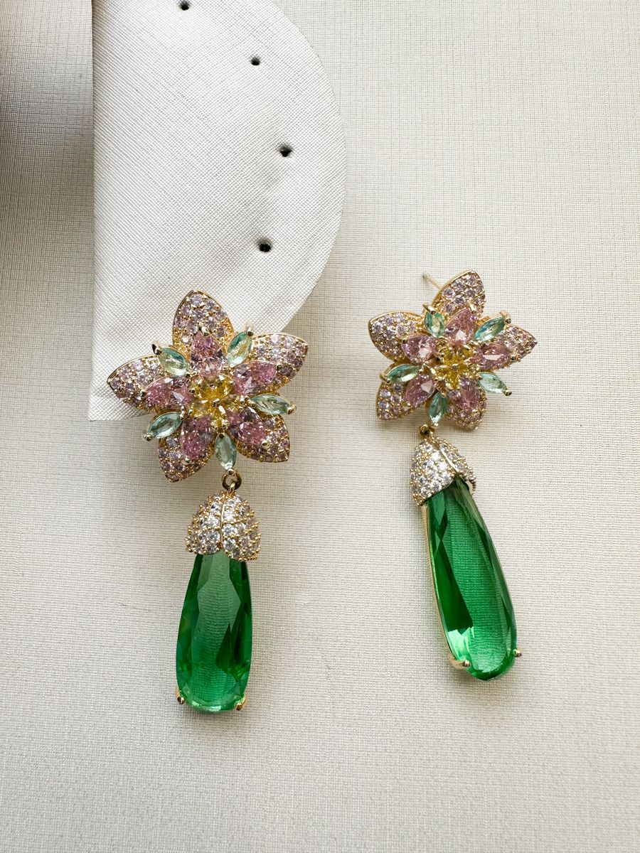 Festa Flor Colors com Gota Zircônia Verde Banho Ouro 18k