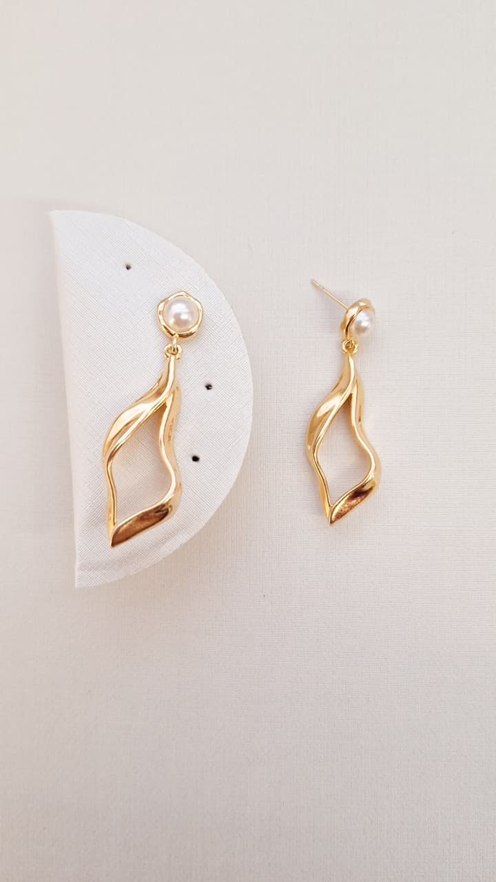 Folha e Ponto de Pérola Ouro 18 k