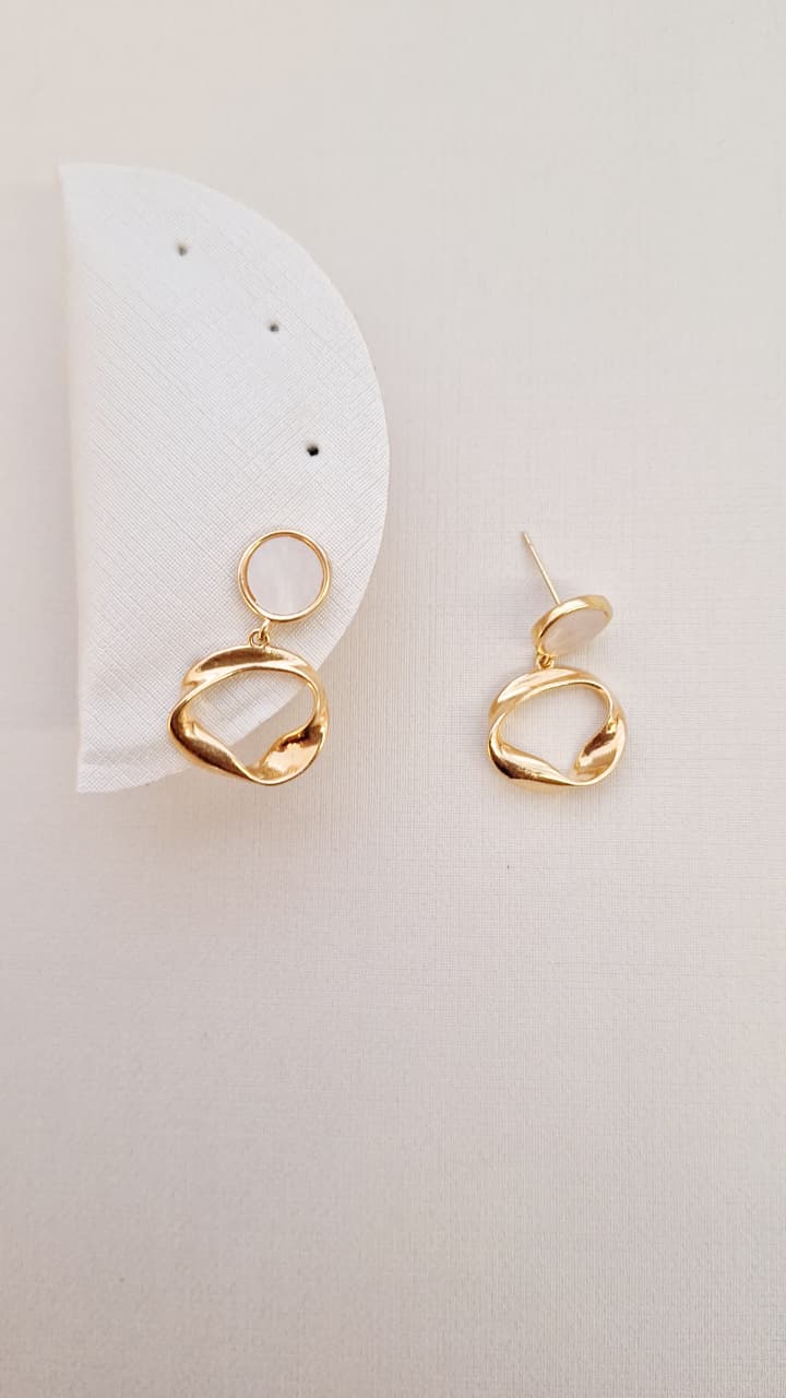 Pendurado Organico com Fecho Marmore Ouro 18 k