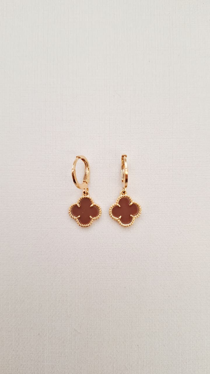 Argola Trevo Pendurado Marrom  Ouro 18 k