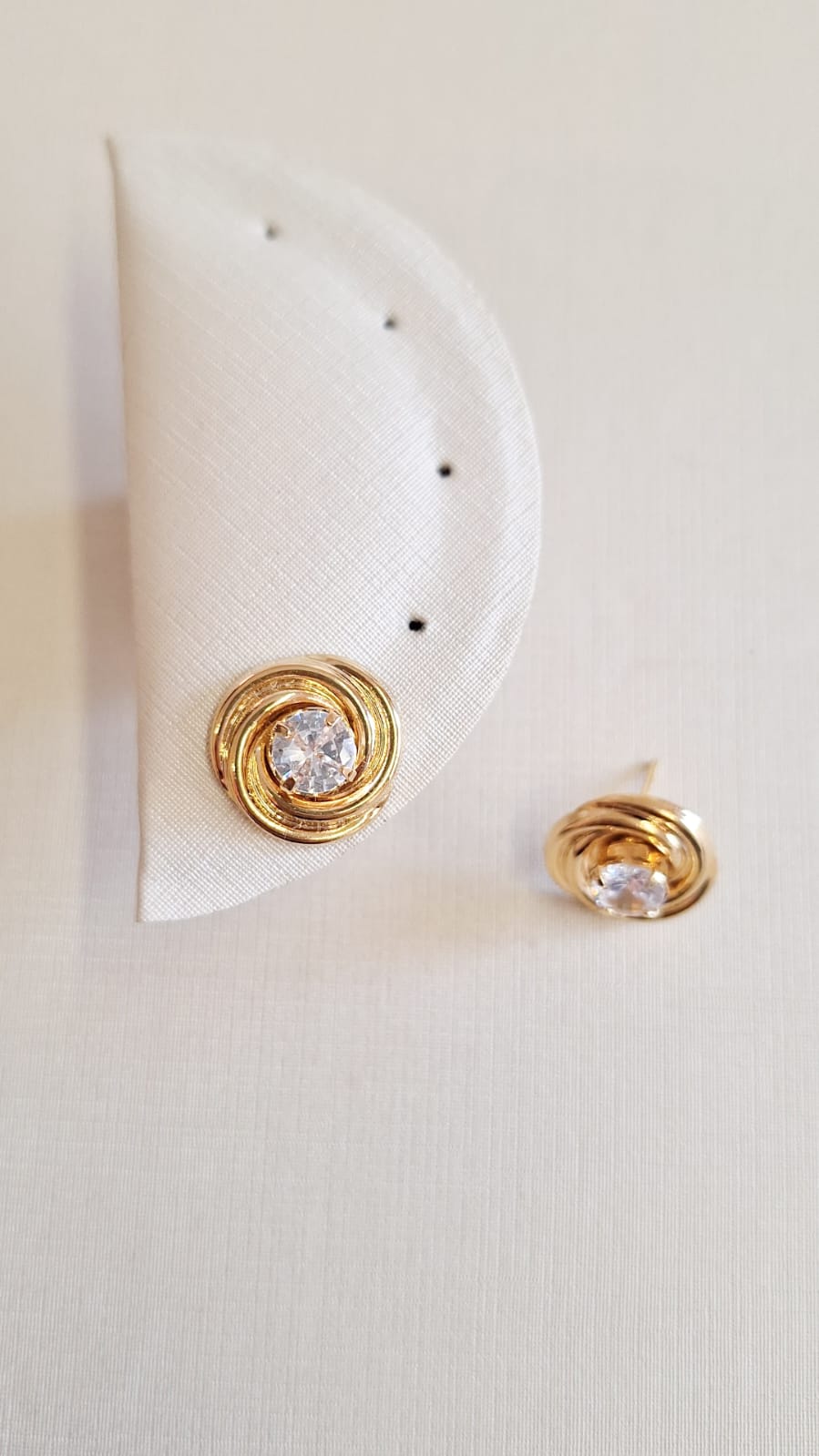 Ninho Com Cristal Central  Ouro 18 k