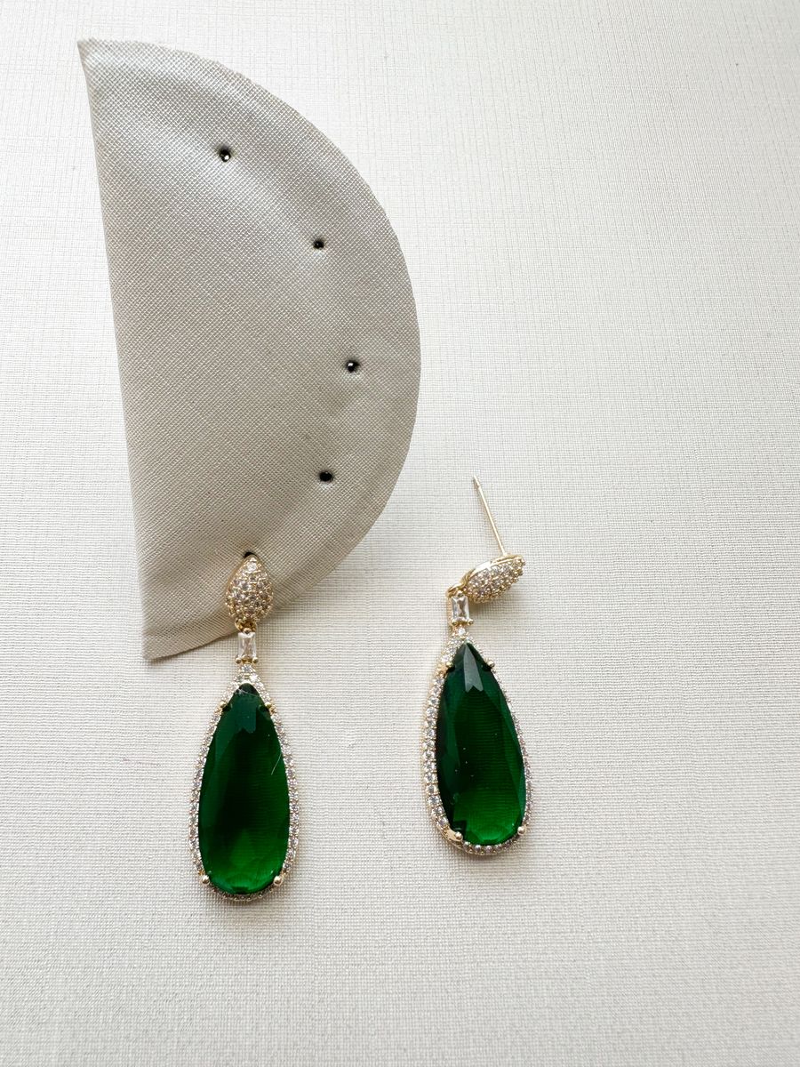 Festa Gotinha cravejada Navete e Gota Esmeralda Banho Ouro 18k