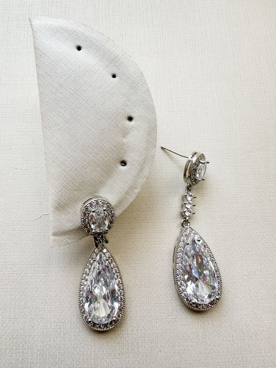Festa (Noiva) Oval Zirconia 3 Ptos e Gota Ródio Branco