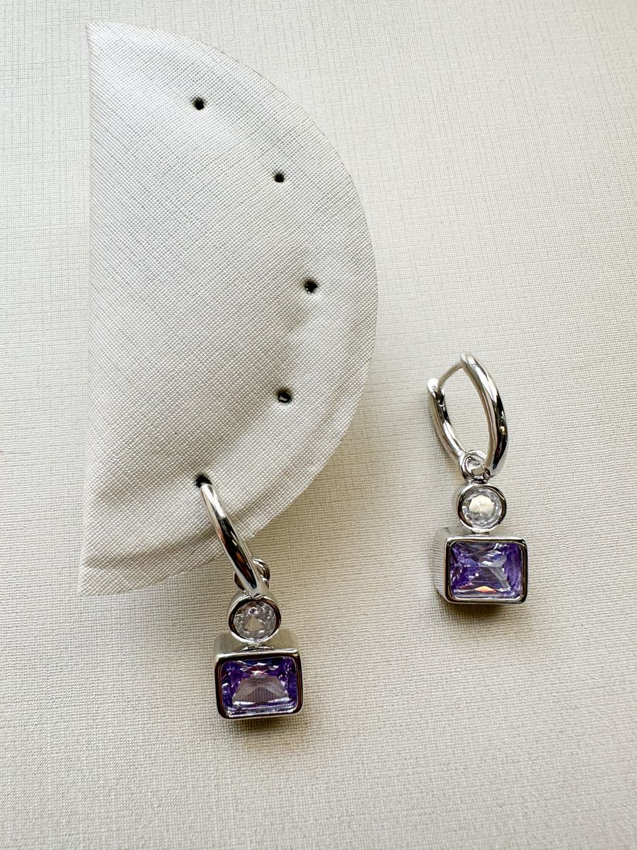 Argola Oval Com Pedra Cristal e Lavanda Pendurada  Ródio Branco
