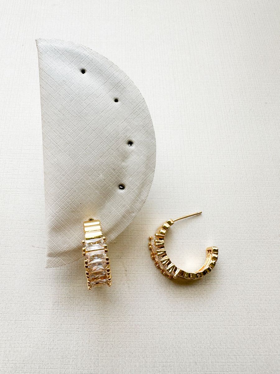 Argola Aberta inteira  5 Baguetes Central  Ouro 18 k