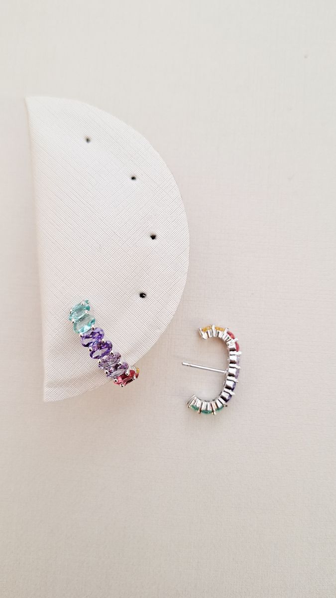 Ear Hook 11 Pedras Coloridas  Ródio Branco