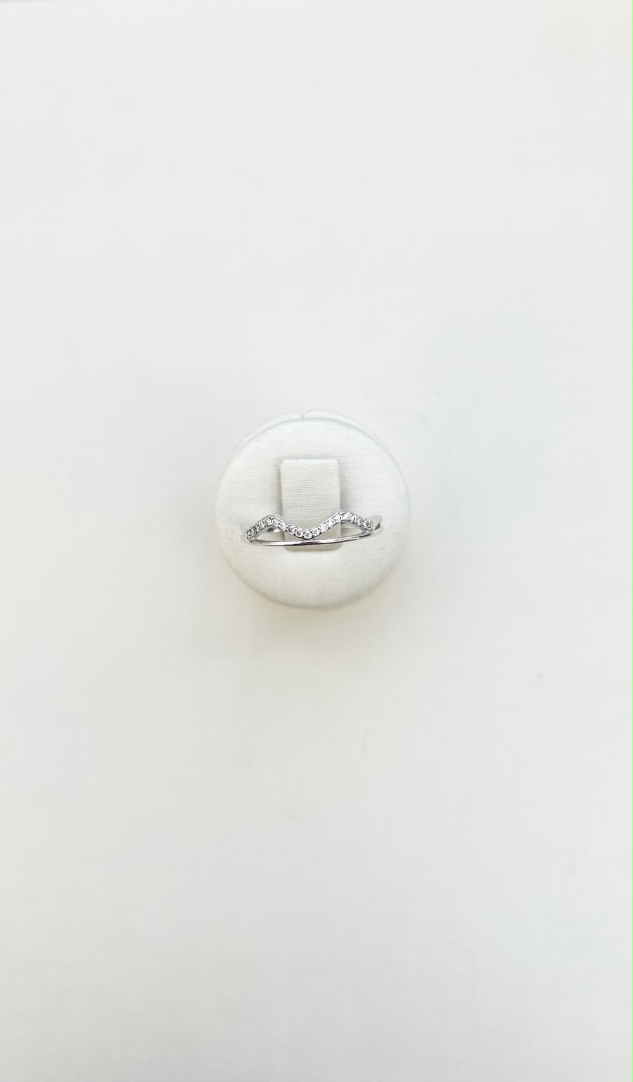 Liso com Onda Cravejada Ródio Branco