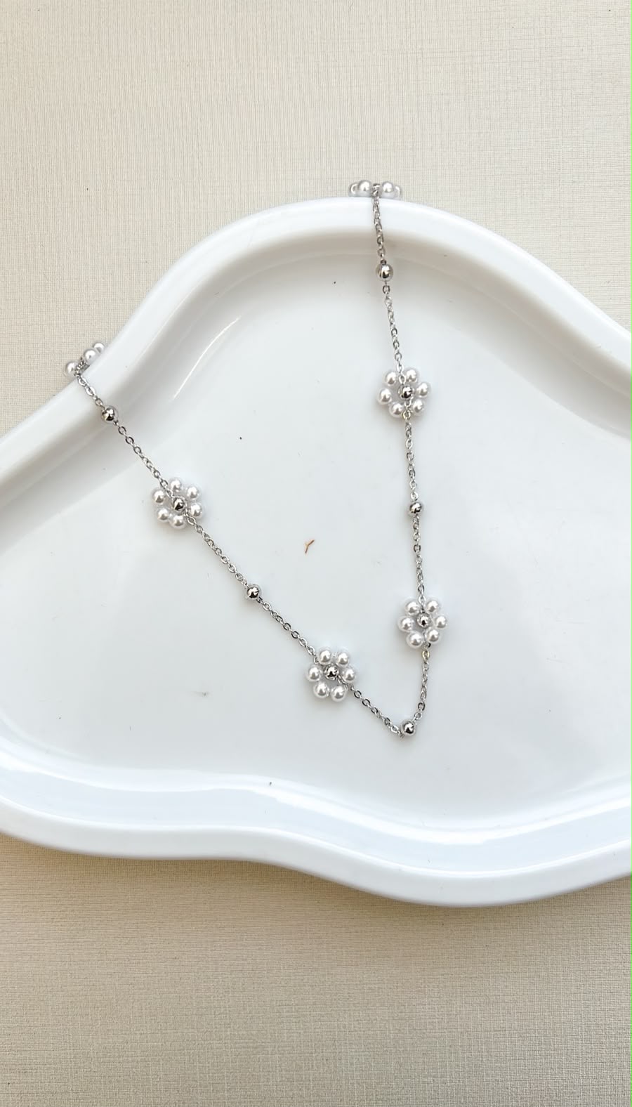 Colar Choker Florzinha de Pérolas Junho Ródio Branco