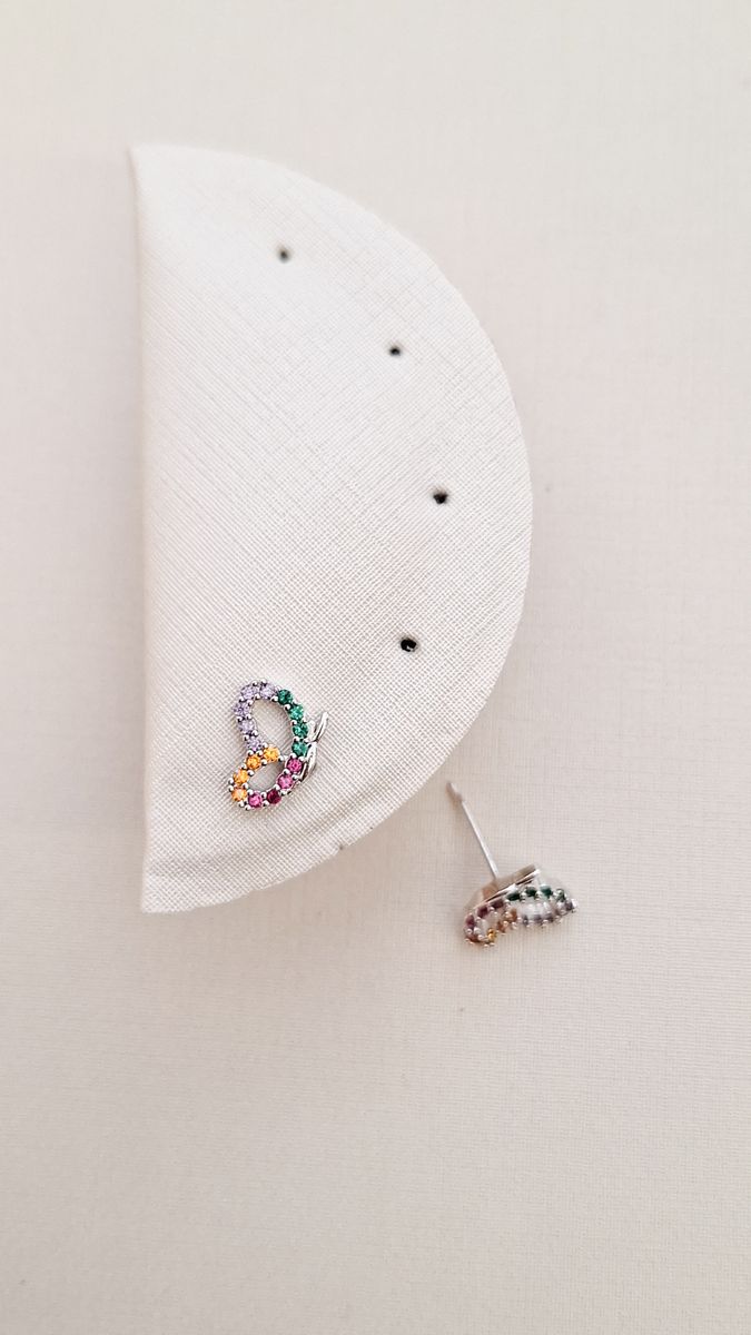 Meia Borboleta Vazada Cravejada Colorida  Ródio Branco