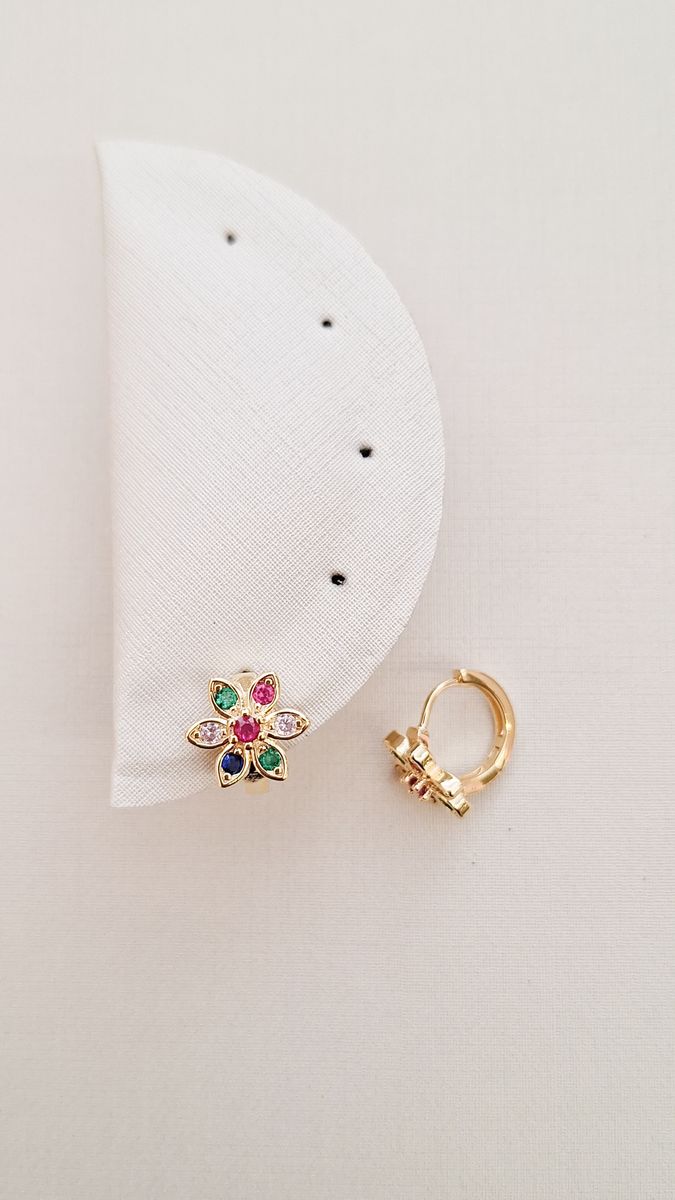 Argola Flor Cravejada Colorida  Ouro 18 k