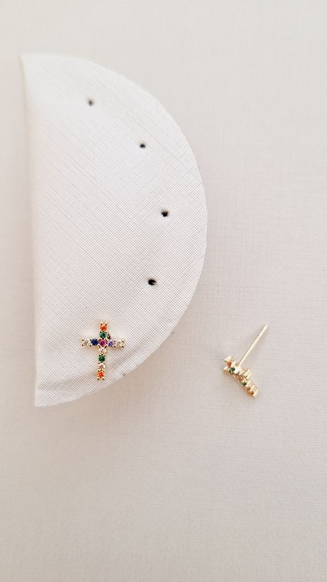 Mini Cruz Cravejada Colorida  Ouro 18 k