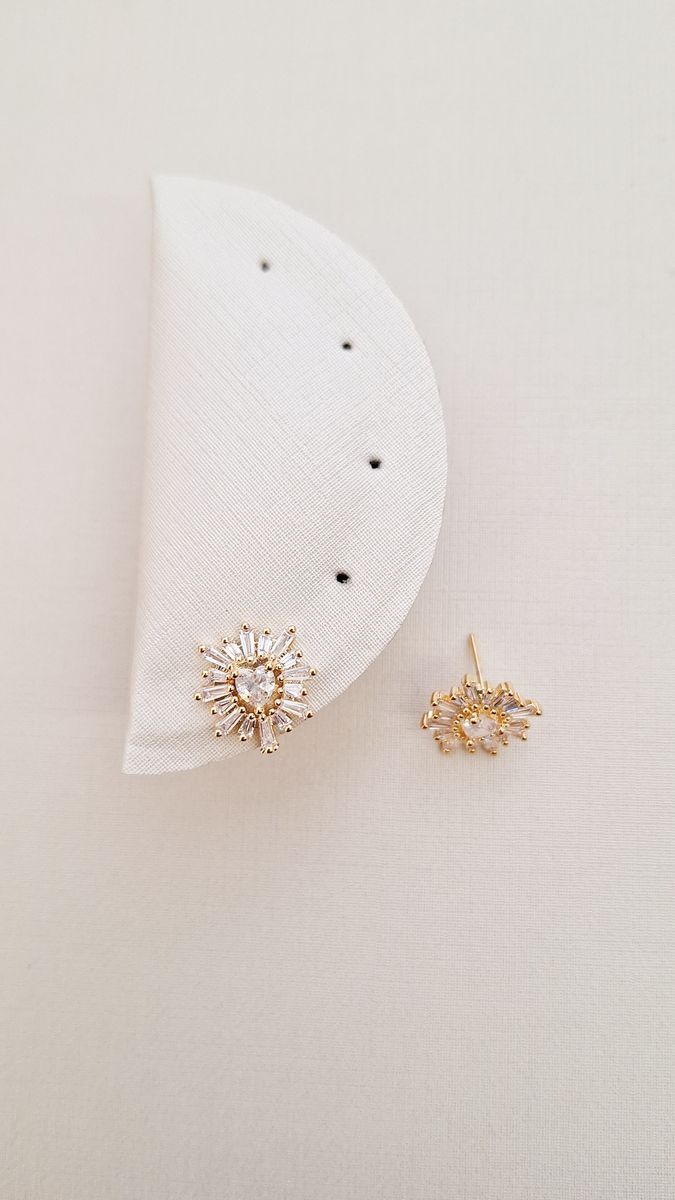 Coração Central Com Raios De Zirconia Baguete  Ouro 18 k