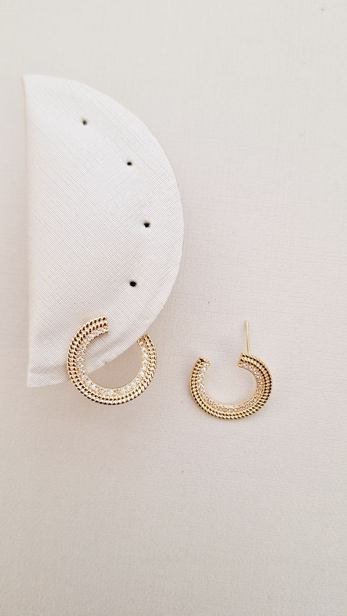 Circulo Meio Aberto Com 1 Linha Zirconia  Ouro 18 k