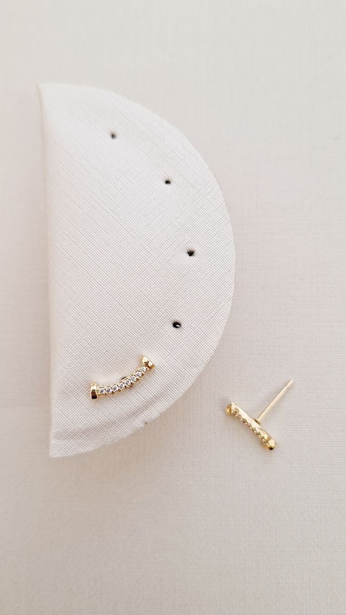 Curvo Cravejado  Ouro 18 k