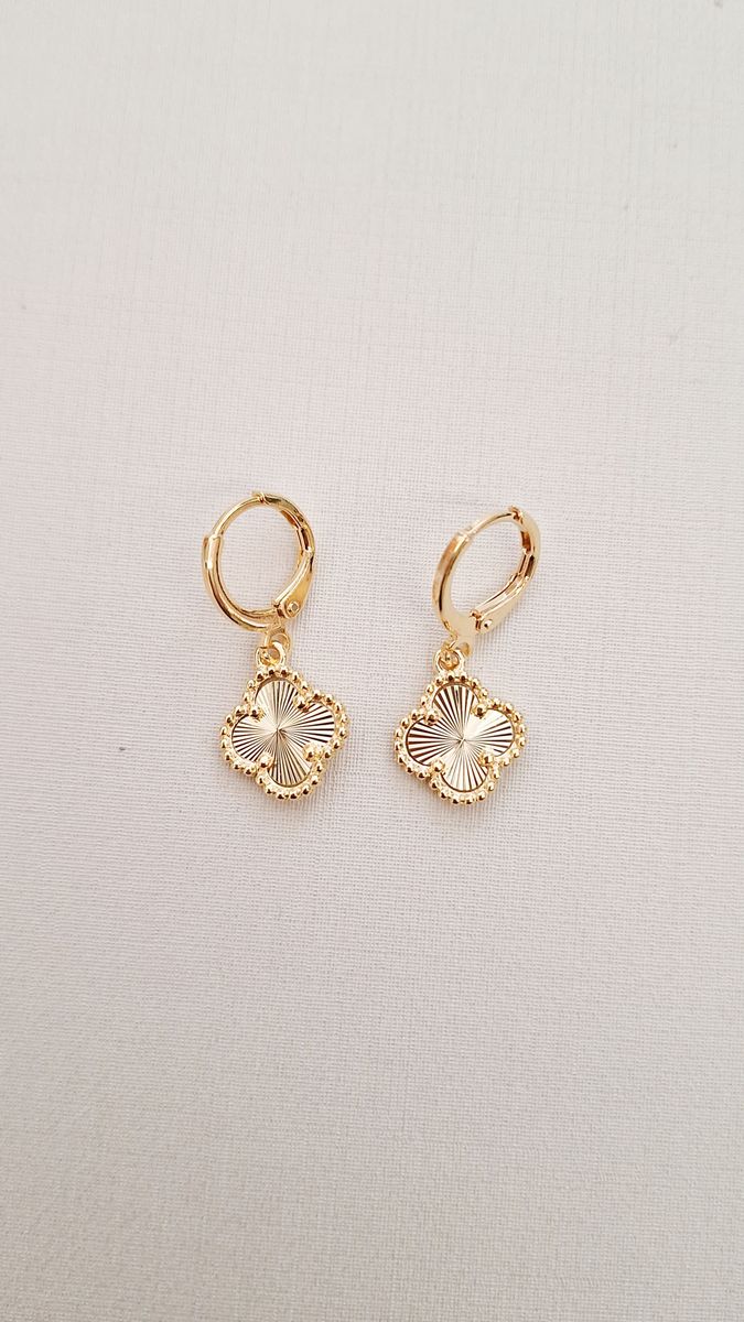 Argola Trevo Tradicional  Ouro 18 k