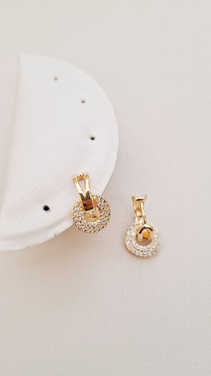 Argola Lisa Vazada  Com Balanço Redondo Cravejado  Ouro 18 k