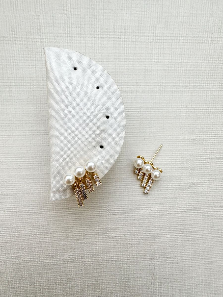 Cascata Com Pérolas e Zircônias  Ouro 18 k