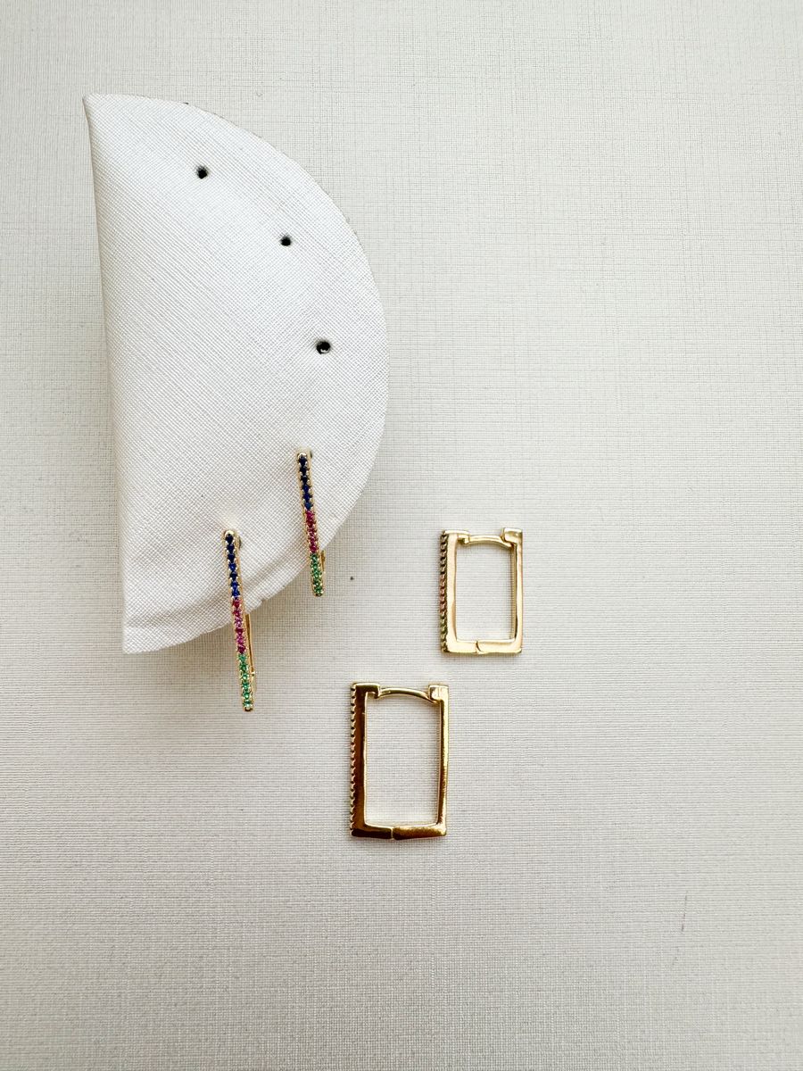 Dupla Argola Quadrada Linha Cravejada Colorida  Ouro 18 k