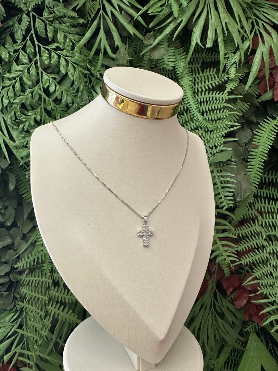 Colar Cruz com Zirconias Redondinhas Ródio Branco